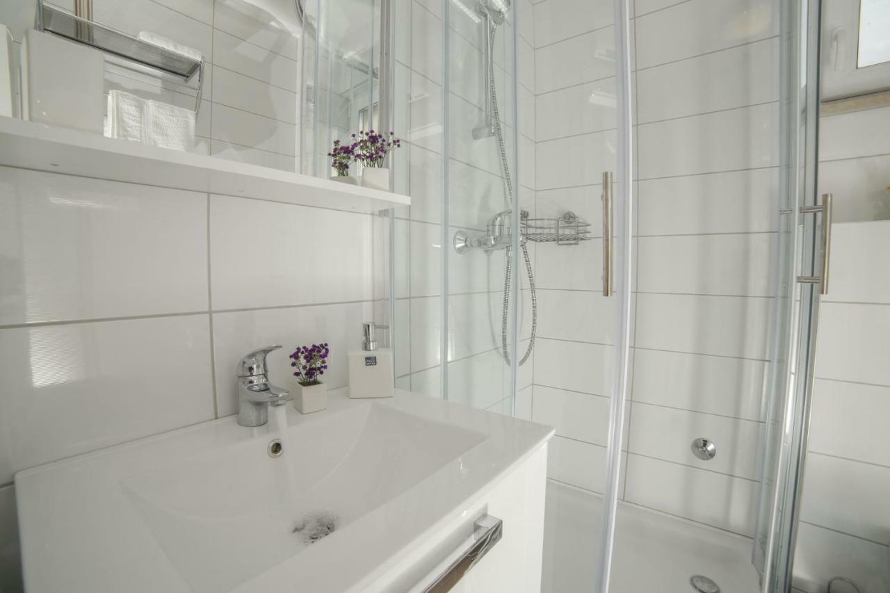 Amazing Luxury 4Star Apartment Laura Supetar Buitenkant foto