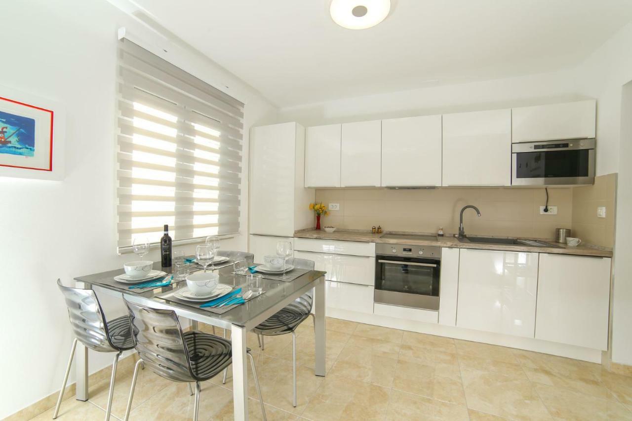 Amazing Luxury 4Star Apartment Laura Supetar Buitenkant foto