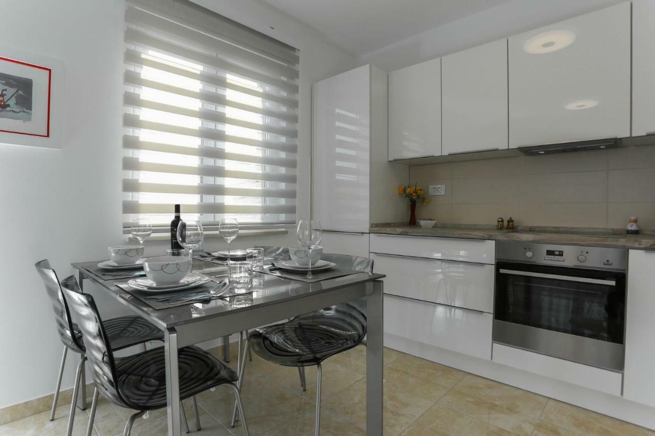 Amazing Luxury 4Star Apartment Laura Supetar Buitenkant foto